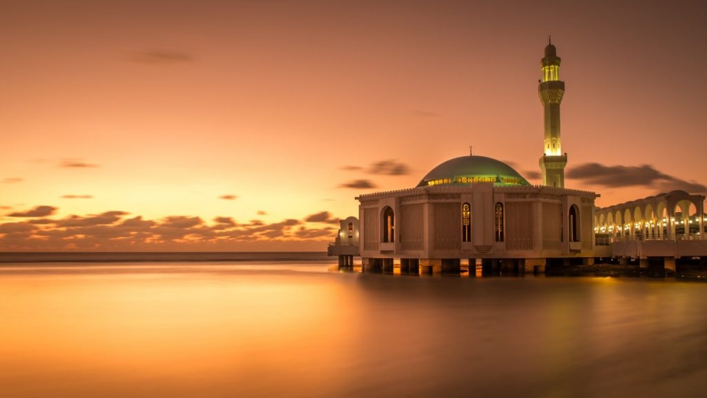 المسجد العائم-معالم المملكة العربية بالصور